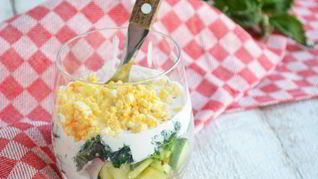 Картофельный салат с крапивой