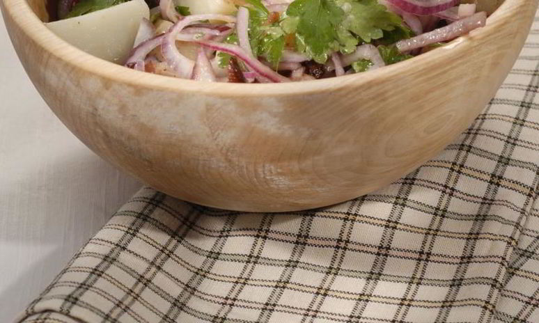 Рецепт картофельного салата с красным луком и беконом