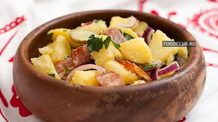 Картофельный салат с красным луком