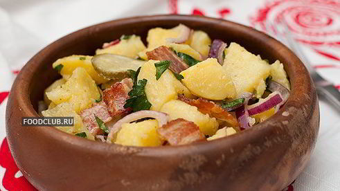 картофельный салат с красным луком