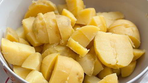 картофельный салат с красным луком