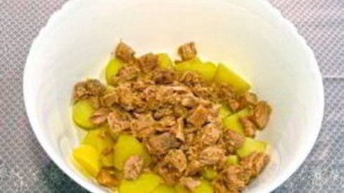 картофельный салат с тунцом