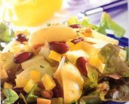 Картофельный салат с яблоками и фасолью