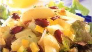 Картофельный салат с яблоками и фасолью