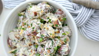 Салат из картофеля и бекона