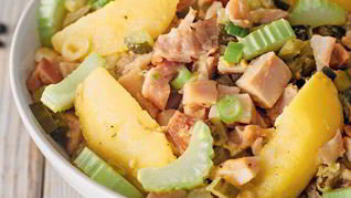 Салат из картофеля и копченой курицы