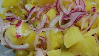 Салат из картофеля с оливками