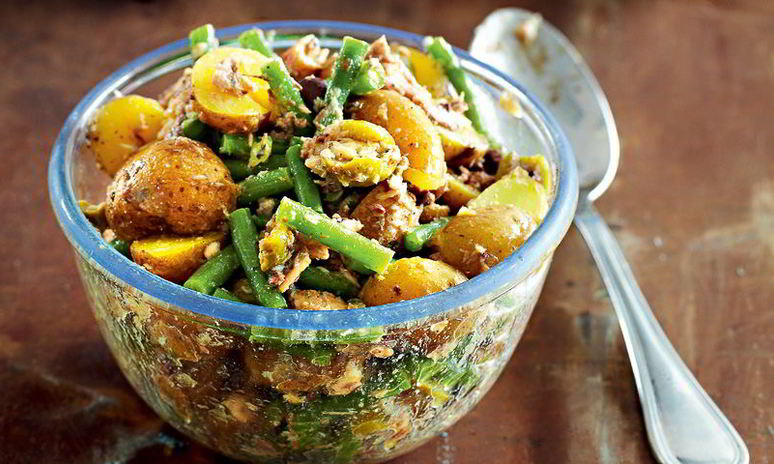 Рецепт салата из молодого картофеля с сардинами