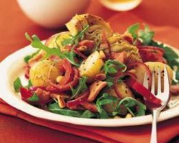 Теплый картофельный салат с артишоками