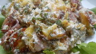 Теплый салат с запеченным картофелем