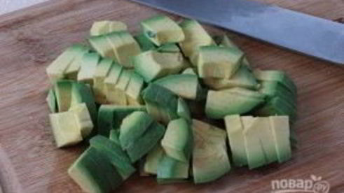 летний салат с куриной грудкой и виноградом