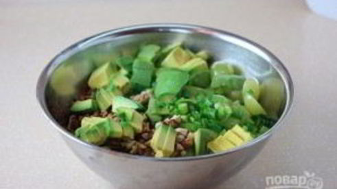 летний салат с куриной грудкой и виноградом