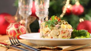 Оливье классический с колбасой