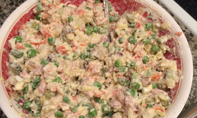 Рецепт оливье с сосисками