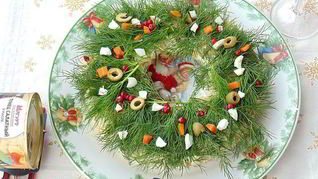 Оливье с тунцом Рождественский венок