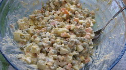 оливье с тунцом рождественский венок