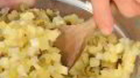 салат оливье с икрой и раковыми шейками