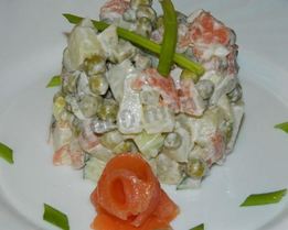 Салат оливье с семгой и огурцом