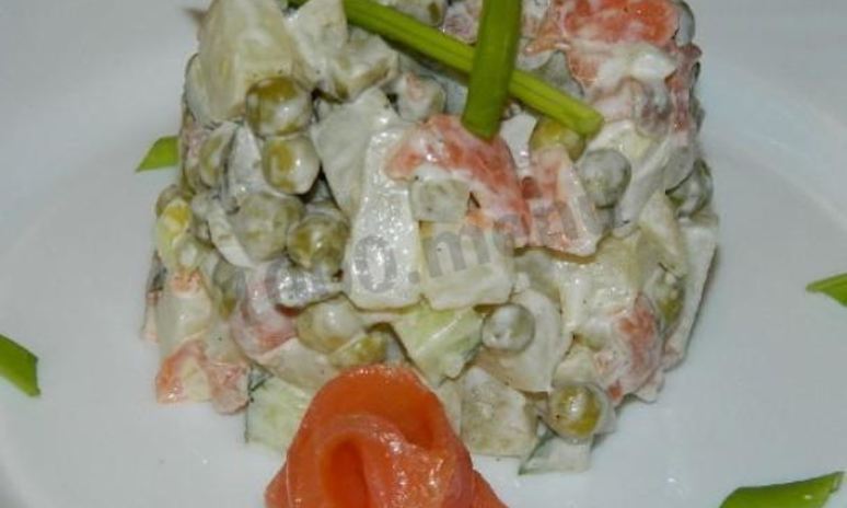 Рецепт салата оливье с семгой и огурцом