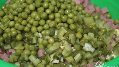 салат оливье с ветчиной