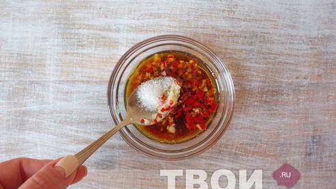 острый салат с огурцами