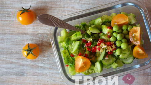 острый салат с огурцами