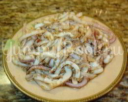 Салат из кальмаров с кунжутом