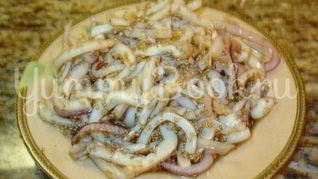 Салат из кальмаров с кунжутом