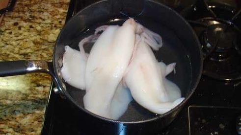 салат из кальмаров с кунжутом