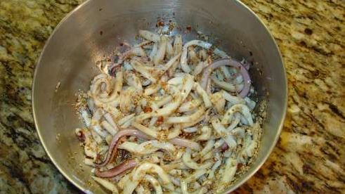 салат из кальмаров с кунжутом