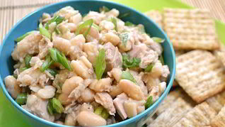 Салат из консервированной белой фасоли