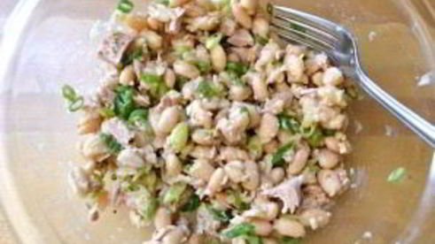 салат из консервированной белой фасоли