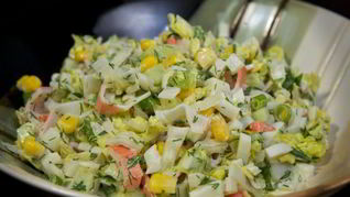 Салат из крабовых палочек и кукурузы