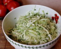 Салат из молодой капусты с огурцами