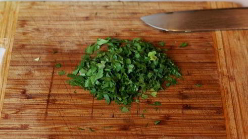 салат из молодой капусты с огурцами