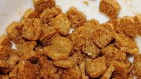 салат из шпрот с сухариками