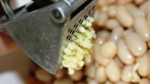 салат из шпрот с сухариками