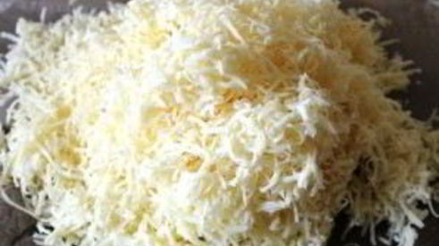 салат из шпрот с сухариками