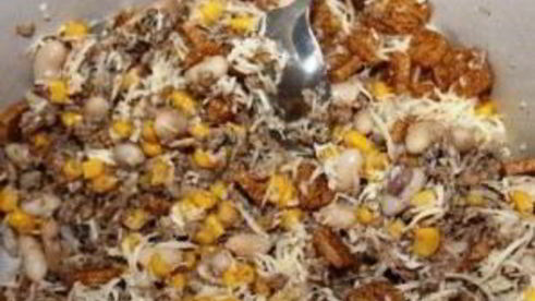 салат из шпрот с сухариками