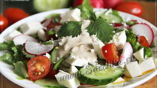 Салат из свежих овощей с брынзой