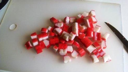 салат нептун с креветками и красной икрой