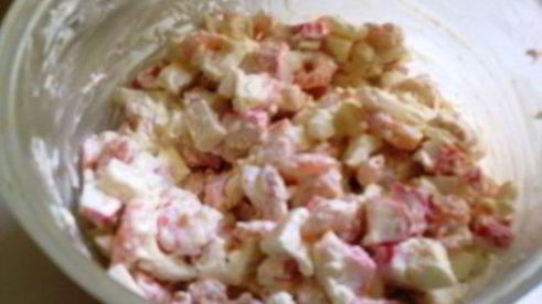 салат нептун с креветками и красной икрой