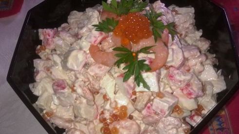 салат нептун с креветками и красной икрой