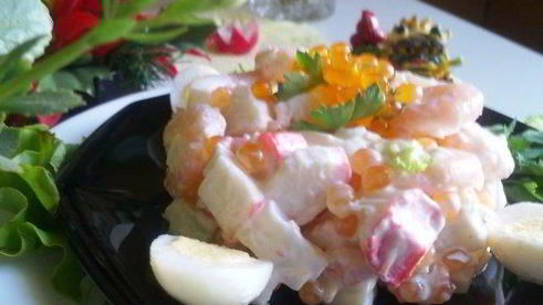 салат нептун с креветками и красной икрой