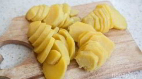 картошка под шубой в духовке со свининой