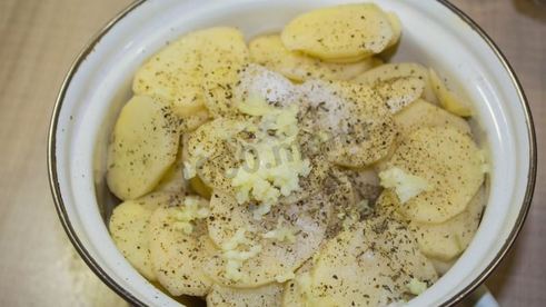 картошка под шубой в духовке