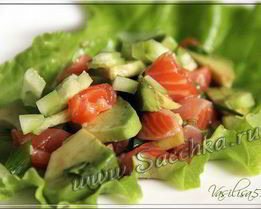 Салат с авокадо и форелью