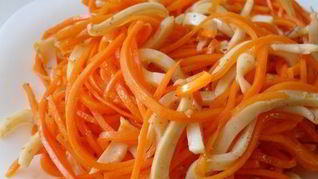Салат с кальмарами и морковью