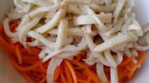 салат с кальмарами и морковью