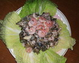 Салат с креветками и грибами